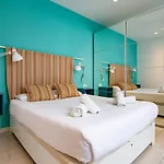 Costa Lairaga Suite. Beachfront! Air Conditioned *